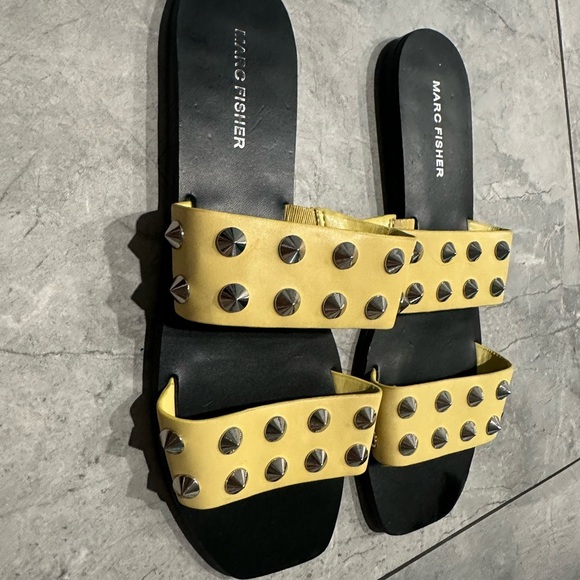 Marc Fisher Yellow and Black Perforated Sandals 9M - Picture 3 of 3